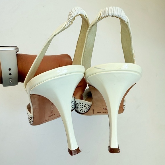 Manolo Blahnik White leather laser Cutout Carolyne slingback kitten pumps EU40.5 - Picture 5 of 7
